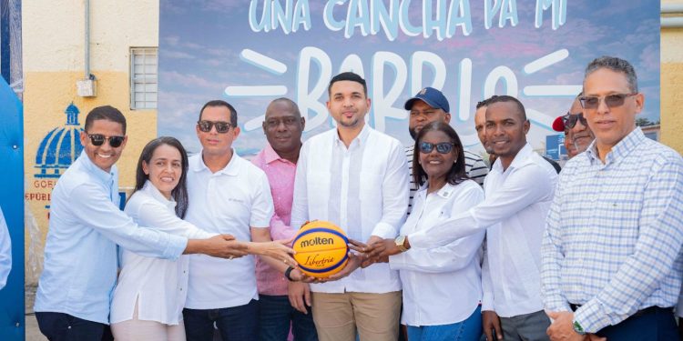 Jóvenes de Haina reciben nuevos espacios deportivos a través de “Una Cancha Pa’ mi Barrio”