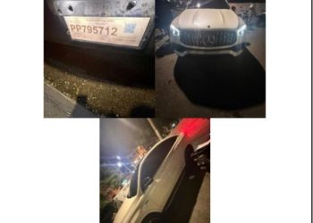 Policía frustra carrera clandestina, retiene vehículo con mofle alterado y ocupa arma de fuego en Los Guaricanos