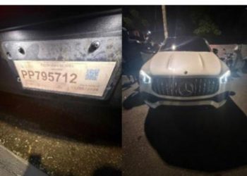 Policía frustra carrera clandestina, retiene vehículo con mofle alterado y ocupa arma de fuego en Los Guaricanos
