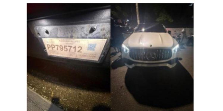 Policía frustra carrera clandestina, retiene vehículo con mofle alterado y ocupa arma de fuego en Los Guaricanos