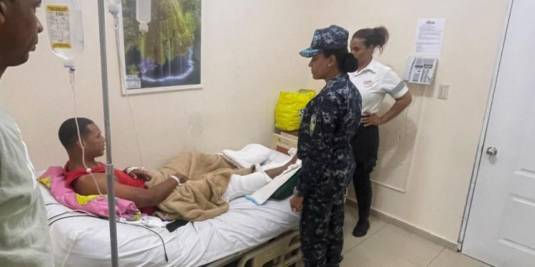 Directora Regional Sur Central visita a miembros policial lesionado en el cumpliendo de sus funciones