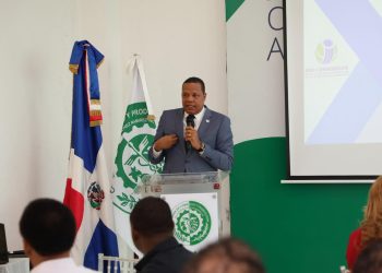Eddy Alcántara acusa a la oposición de incentivar desasosiego en el país en medio de turbulencia económica mundial