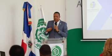Eddy Alcántara acusa a la oposición de incentivar desasosiego en el país en medio de turbulencia económica mundial