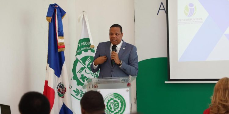 Eddy Alcántara acusa a la oposición de incentivar desasosiego en el país en medio de turbulencia económica mundial