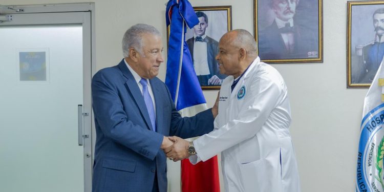 Andrés Bautista, ministro Presidencia, visita Hospital General Docente de la Policía Nacional