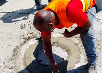 Alcaldía SDE aclara tapas de filtrantes en la calle Progreso esquina Hípica fueron instaladas conforme al proceso técnico
