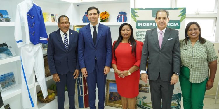 Raquel Peña y Roberto Ángel Salcedo inauguran el Primer Festival Cultural de la Región Enriquillo