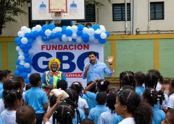 Fundación GBC celebra cumpleaños a 37 niños de la Escuela Madame Germaine en El Millón y reconoce a estudiantes destacados