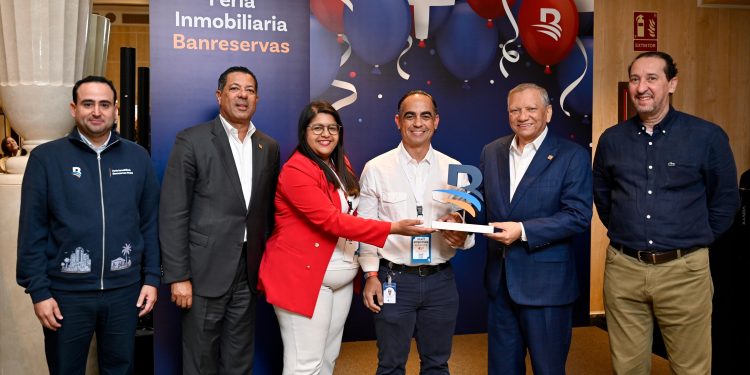 Banreservas reconoce en Madrid a inmobiliarias y desarrolladores destacados por resultados de feria inmobiliaria en Estados Unidos