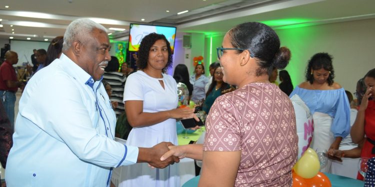 Fundación José Sánchez celebra emotivo agasajo a más de 400 madres en COOPNAMA