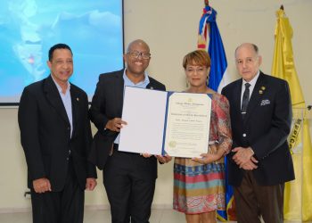 Colegio Médico Dominicano reconoce a periodistas del sector salud en encuentro institucional junto a CIPESA