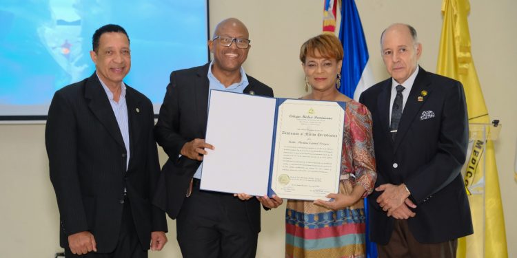 Colegio Médico Dominicano reconoce a periodistas del sector salud en encuentro institucional junto a CIPESA