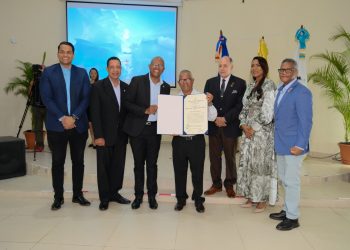 Colegio Médico Dominicano reconoce a periodistas del sector salud en encuentro institucional junto a CIPESA