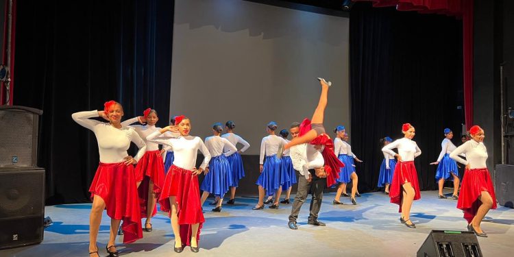 Regional 15 de Educación celebra su tercera Gala Regional “Travesía del Arte: De Quisqueya a Francia”