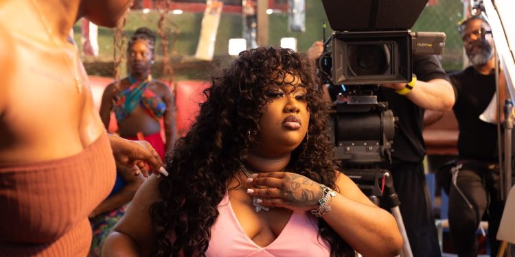 Rapera dominicana La Biggie refuerza su presencia global con el lanzamiento de “Teteo” junto a Chael Produciendo