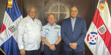 Gómez Díaz visita al comandante general de la Fuerza Aérea de República Dominicana