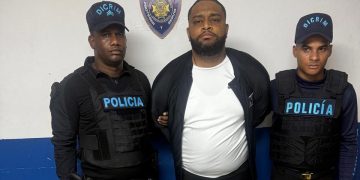 Policía Nacional apresa hombre en Bávaro y ocupa 18 paquetes de presunta cocaína durante operativo preventivo