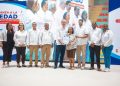 Presidente Luis Abinader entrega en Haina 1,279 títulos de propiedad y beneficia 6,385 personas