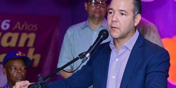 Johnny Pujols afirma en San Cristóbal que el Gobierno intenta acallar a la oposición y “destruir el sistema de partidos”