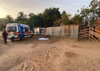 Mujer muere tras ser apuñalada; señalan a una hermana como presunta responsable