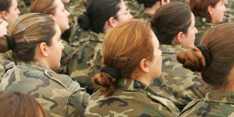 Mujeres denuncian acoso sexual durante exámenes de ingreso del Ejército colombiano
