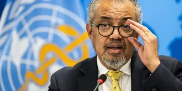 Tedros pide alto el fuego en Congo: Conflicto y desplazamiento complica combatir el ébola
