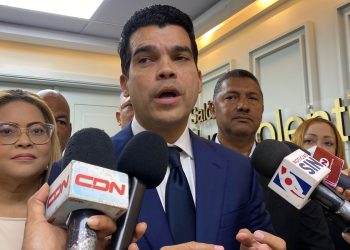 Wellington Arnaud explica a diputados tercera etapa del Saneamiento Universal en Costeras y Ciudades Turísticas 