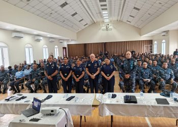 Policía Nacional imparte jornada sobre manejo de emociones, violencia intrafamiliar y uso proporcional de la fuerza