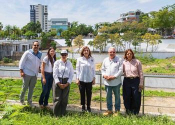 Alcaldesa del Distrito supervisa avances en remodelación del parque Núñez de Cáceres