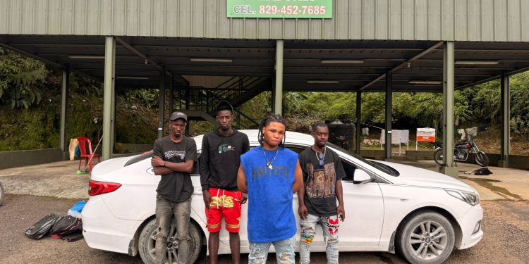 Ejército intercepta dos vehículos con indocumentados en operativos realizados en Constanza