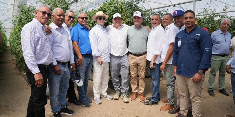 Exportaciones de tomate cherry hacia Estados Unidos consolidan crecimiento del sector; ministro de Agricultura destaca impacto económico y generación de empleos