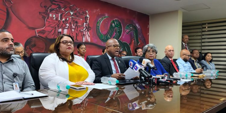 Colegio Médico Dominicano advierte sobre irregularidades en procesos de pensiones y reajustes salariales