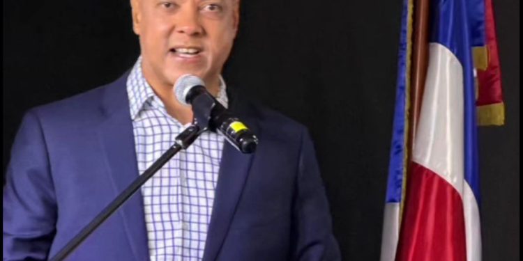 Ubaldo Torres presenta su libro “¡Arriba! Sí, Tú Puedes” en Nueva York con un emotivo y completo programa