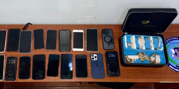 DINTEL, Ministerio Público y Policía desmantelan presunta banda en Sajoma; 17 detenidos, fusil, pistolas, y otras evidencias ocupadas