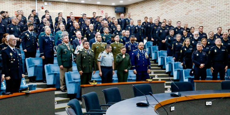 Policía Nacional fortalece cooperación académica internacional en encuentro de IBERPOL en España