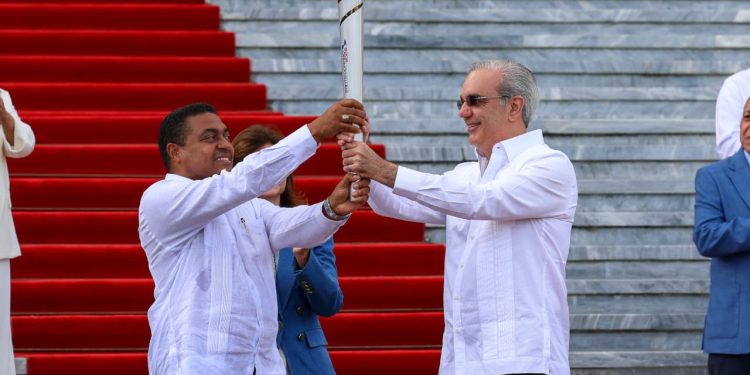 Presidente Abinader oficializa inicio ruta de la antorcha hacia XXV Juegos Centroamericanos y del Caribe SD 2026