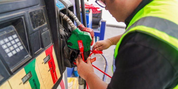 MICM y CECCOM cierran estación de combustibles en Montecristi por vender gasolina premium de baja calidad