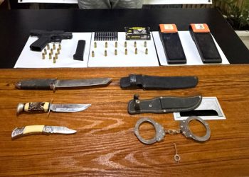 Policía Nacional ocupa arma ilegal, municiones, verifones y armas blancas durante allanamientos en La Vega