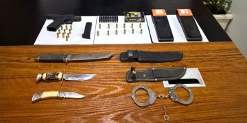 Policía Nacional ocupa arma ilegal, municiones, verifones y armas blancas durante allanamientos en La Vega