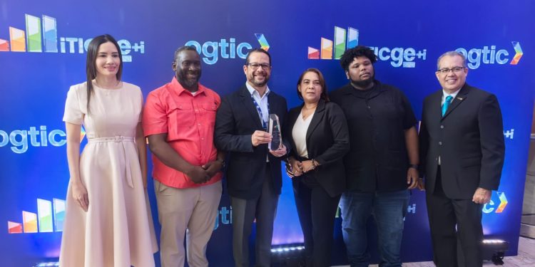 Ministerio de Interior y Policía recibe reconocimiento Mejor Desempeño en Innovación en iTICge 2025