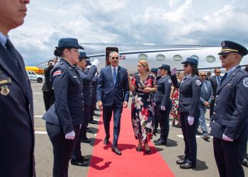 Presidente Abinader llega a Costa Rica para participar en toma de posesión de Laura Fernández 