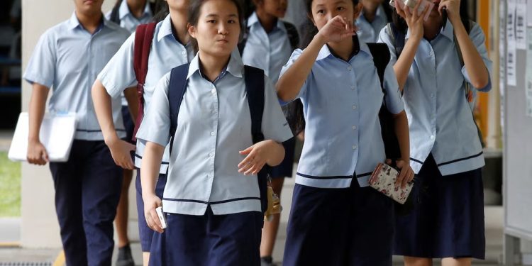 Singapur autoriza a profesores a azotar a alumnos desde los 9 años para combatir el bullying escolar