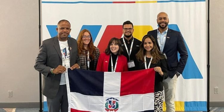 Jóvenes dominicanos seleccionados para programa EE. UU. impulsan proyectos de liderazgo empresarial