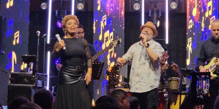 Nairoby Duarte deslumbra por todo lo alto con su producción "Amarillo"