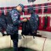 Policía clausura gallera clandestina y ocupa armas durante operativo en Villa Hermosa, La Romana