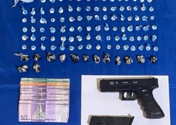 Incautan más de 5,000 mil gramos de presuntas drogas y dos pistolas; tres arrestados