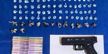 Incautan más de 5,000 mil gramos de presuntas drogas y dos pistolas; tres arrestados