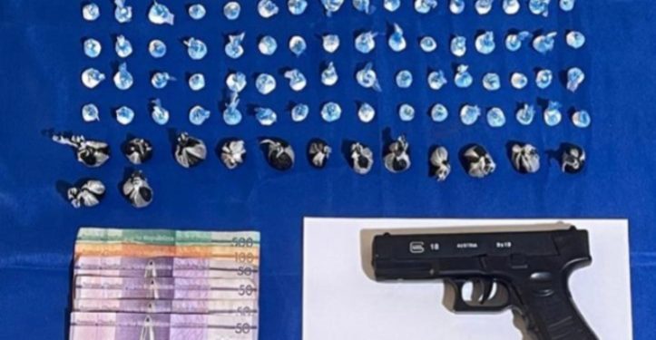 Incautan más de 5,000 mil gramos de presuntas drogas y dos pistolas; tres arrestados