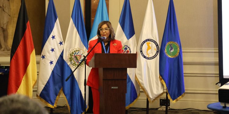 RD estudia el modelo guatemalteco de atención a migrantes retornados