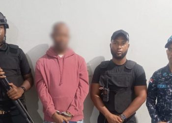 Dictan tres meses de prisión preventiva a dominicano reincidente en tráfico de indocumentados,  sometido a la justicia por Migración